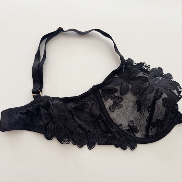Victoria’s Secret Black Lace Unlined Plunge Bra - Picture 5 of 10